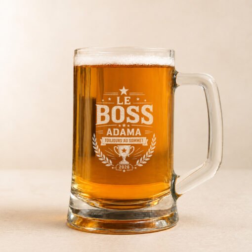Chope à bière avec anse, modèle « Le Boss », vue 2 — exemple de personnalisation.