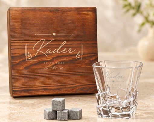 Coffret Solo avec verre Iceberg, modèle « Signature moderne », vue 4 — exemple de personnalisation.