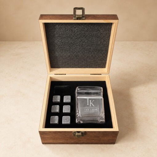 Coffret Solo avec verre porte-cigare, modèle « Gentleman Club », vue 7 — exemple de personnalisation.